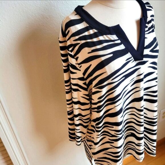 NWT Chicos Travelers Zebra Top - Picture 3 of 7
